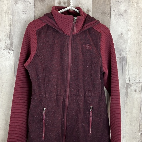 LThe North Face maroon soft jacket size Medium - Picture 3 of 9